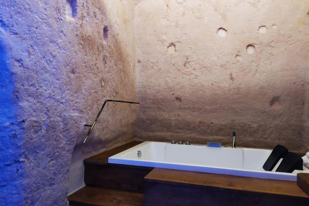 Fornaci 46 Sassi Con Idromassaggio Villa Матера Екстериор снимка
