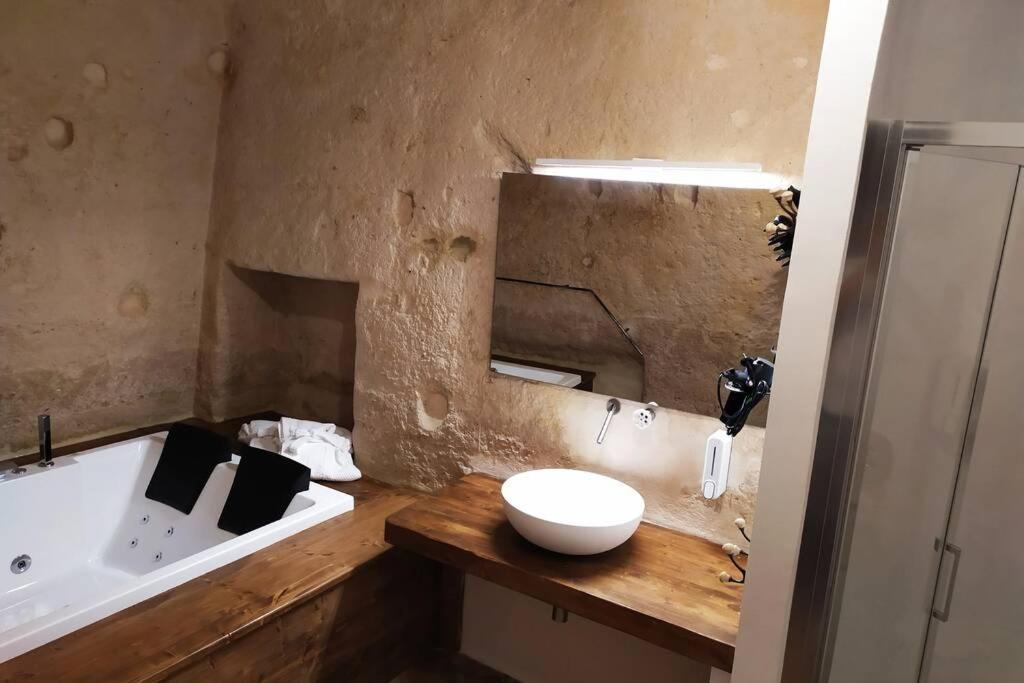 Fornaci 46 Sassi Con Idromassaggio Villa Матера Екстериор снимка